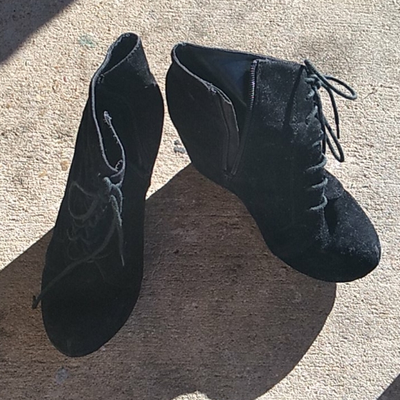 Shoes - Picture 13 of 13